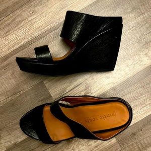 Gentle Souls by Kenneth Cole black wedges